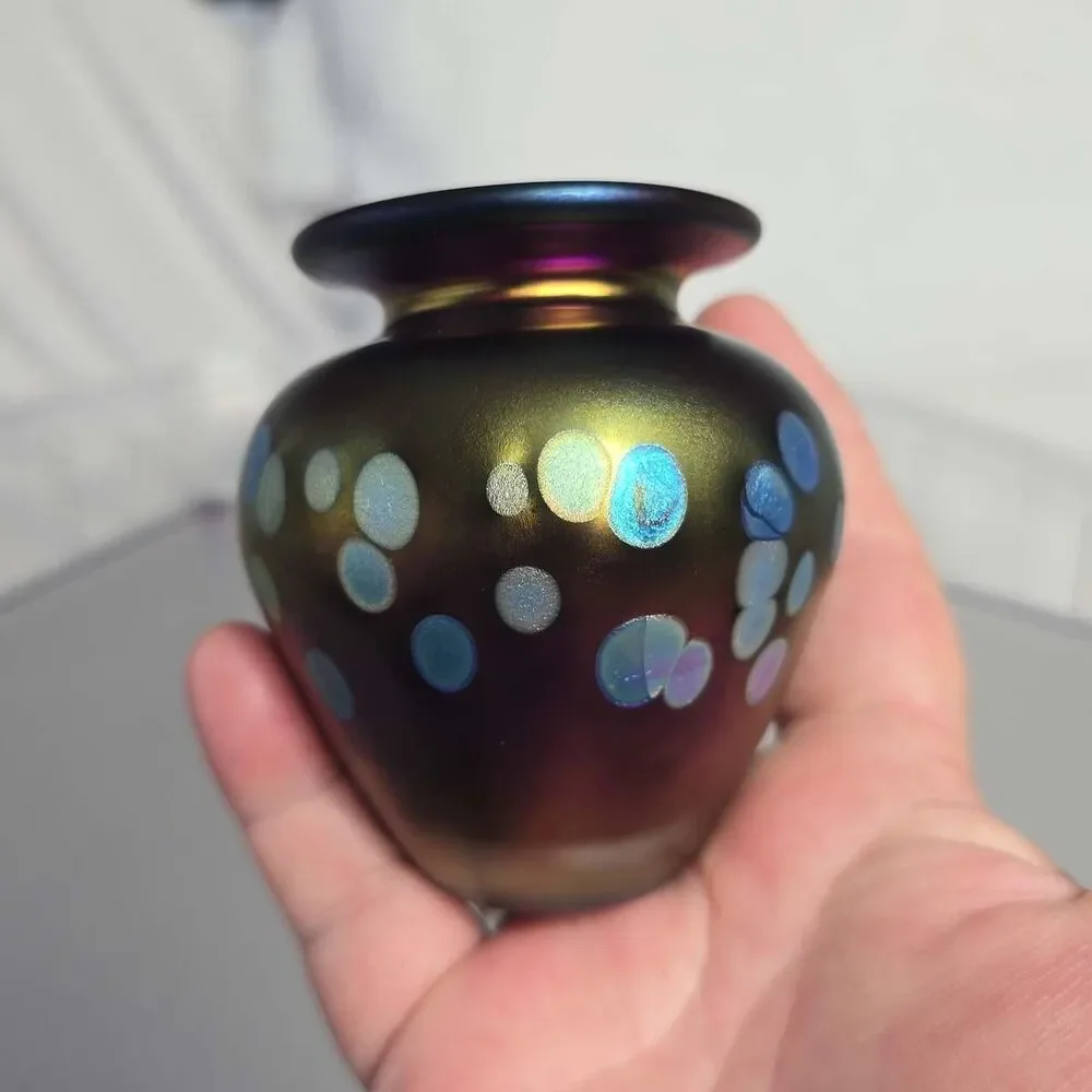 Stunning Iridescent Metallic Oil Spot Art Glass Vase Artist Signed Vintage 3" - Picture 9 of 16